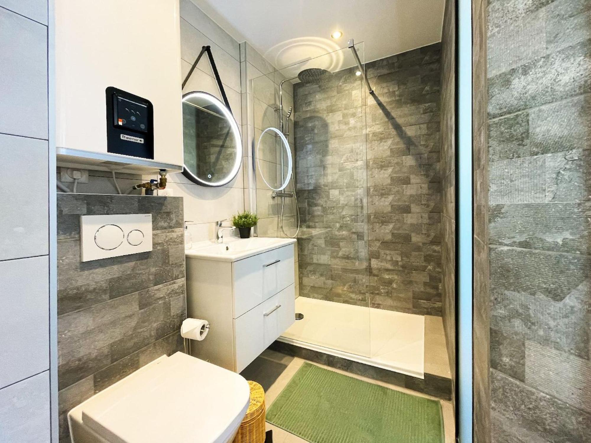 Homey Superchill - Appartement Moderne Et Tout Equipe - Netflix Et Wifi Inclus - Situe En Hyper-Centre - Proche Geneve Annemasse Luaran gambar